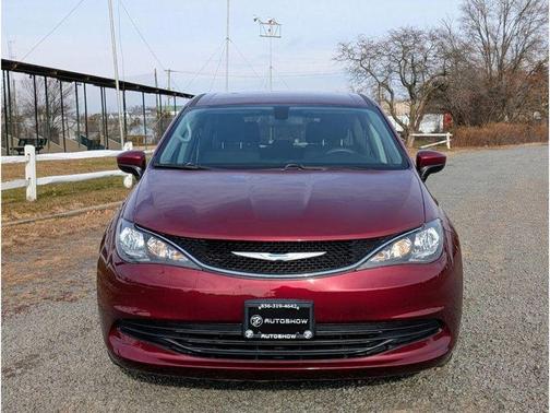 Velvet Red Pearlcoat 2018 Chrysler Pacifica LX
