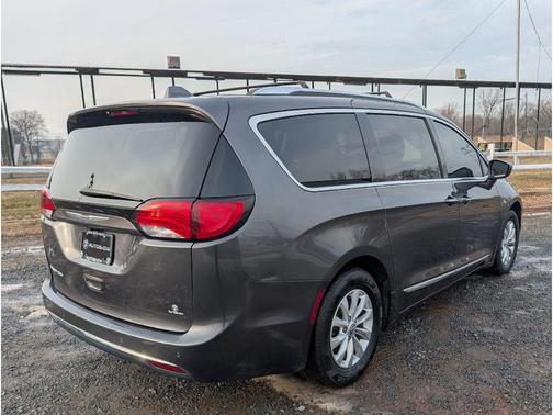 2018 Chrysler Pacifica Touring-L