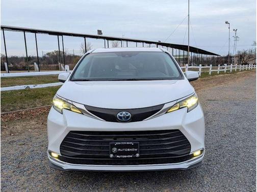 2023 Toyota Sienna XLE