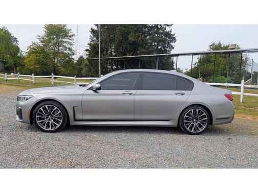 2022 BMW 750 i xDrive