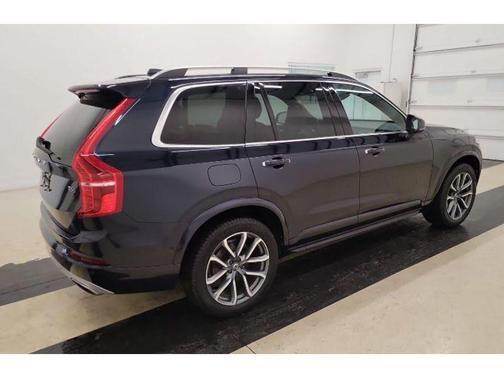 2017 Volvo XC90 T6 Momentum