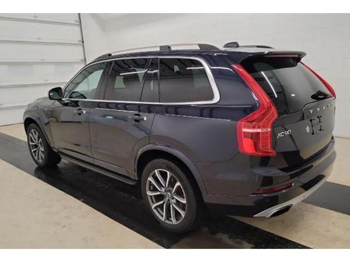 2017 Volvo XC90 T6 Momentum