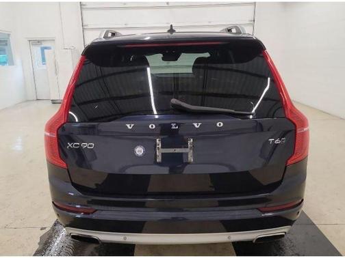 2017 Volvo XC90 T6 Momentum