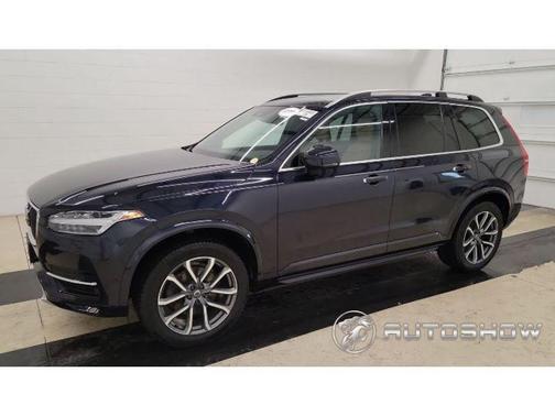 2017 Volvo XC90 T6 Momentum
