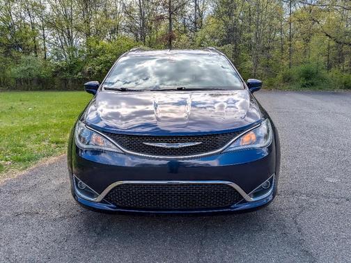 Jazz Blue Pearlcoat 2018 Chrysler Pacifica Touring-L Plus