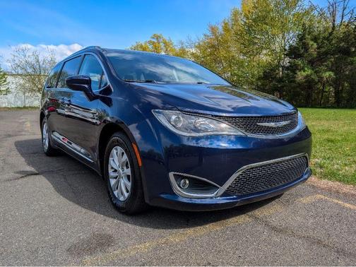 Jazz Blue Pearlcoat 2018 Chrysler Pacifica Touring-L Plus