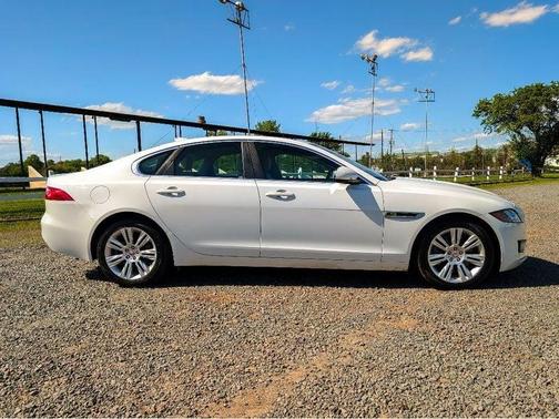 Polaris White 2017 Jaguar XF 35t Premium