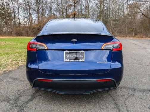 Deep Blue Metallic 2023 Tesla Model Y Performance
