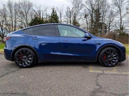 Deep Blue Metallic 2023 Tesla Model Y Performance