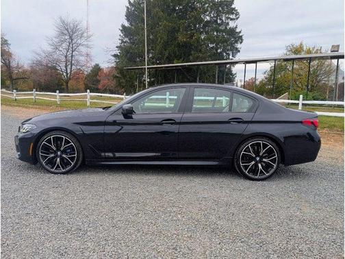 Carbon Black Metallic 2022 BMW 530 i xDrive