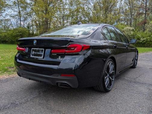 Carbon Black Metallic 2022 BMW 530 i xDrive