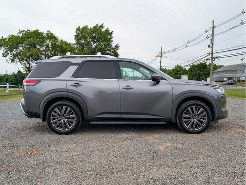 Gun Metallic 2022 Nissan Pathfinder SL