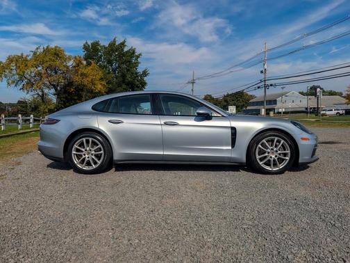Dolomite Silver Metallic 2018 Porsche Panamera 4