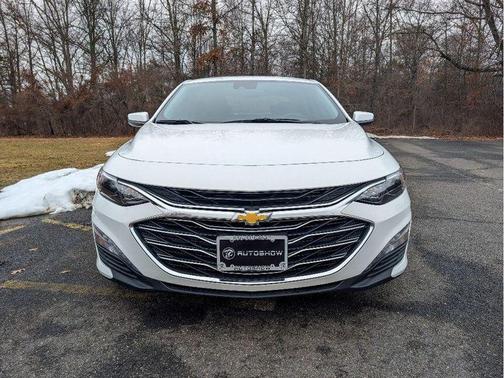 Summit White 2023 Chevrolet Malibu LT