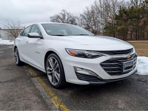Summit White 2023 Chevrolet Malibu LT