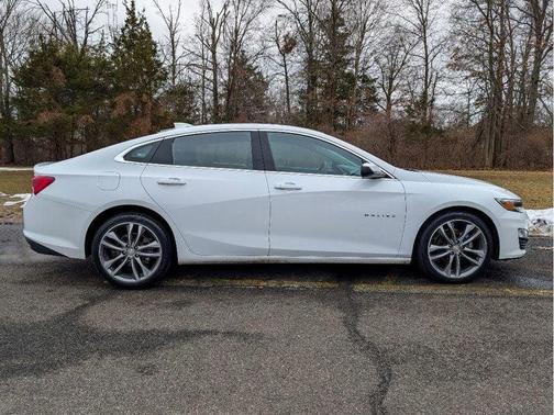 Summit White 2023 Chevrolet Malibu LT