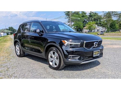2022 Volvo XC40 T5 Momentum