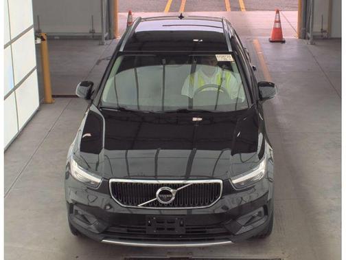 2022 Volvo XC40 T5 Momentum