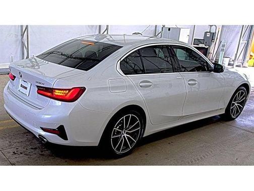 Mineral White Metallic 2022 BMW 330 i xDrive