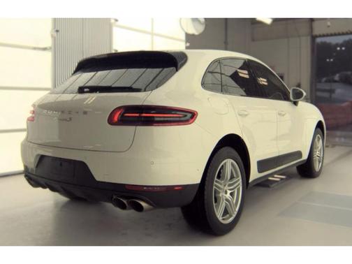 Agate Gray Metallic 2016 Porsche Macan S