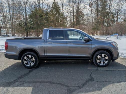 Modern Steel Metallic 2017 Honda Ridgeline RTL