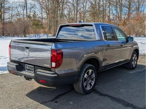 Modern Steel Metallic 2017 Honda Ridgeline RTL