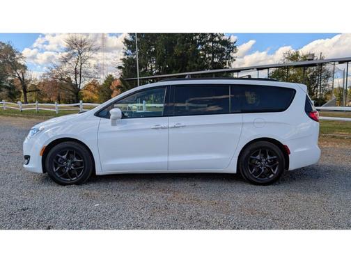 2018 Chrysler Pacifica Touring-L