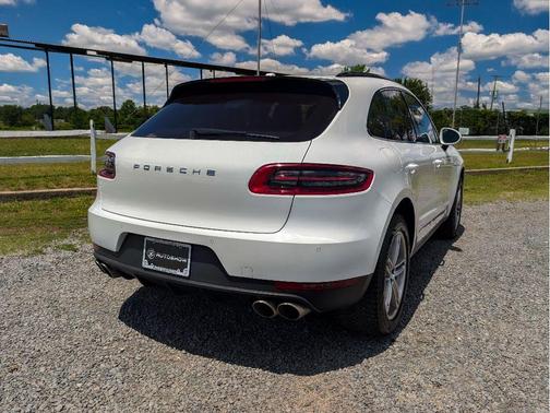White 2018 Porsche Macan S