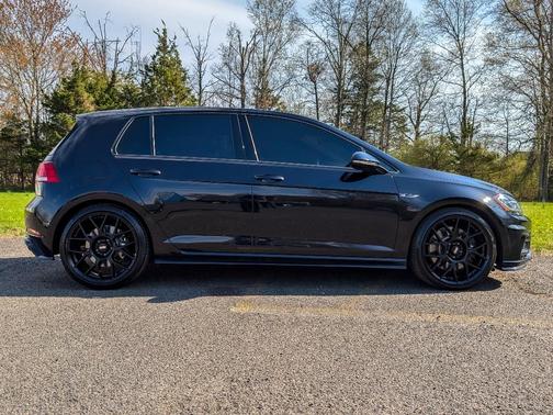 Deep Black Pearl Effect 2018 Volkswagen Golf R 2.0T w/DCC & Navigation