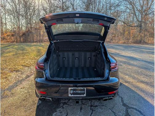 Jet Black Metallic 2018 Porsche Macan Turbo