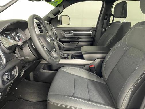 2024 RAM 1500 Big Horn Crew Cab 4x4 64' Box