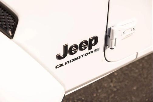 Bright White Clearcoat 2023 Jeep Gladiator Sport S
