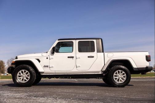 2023 Jeep Gladiator Sport S