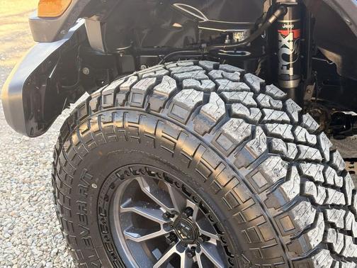 Sting-Gray Clearcoat 2021 Jeep Gladiator Mojave 4x4