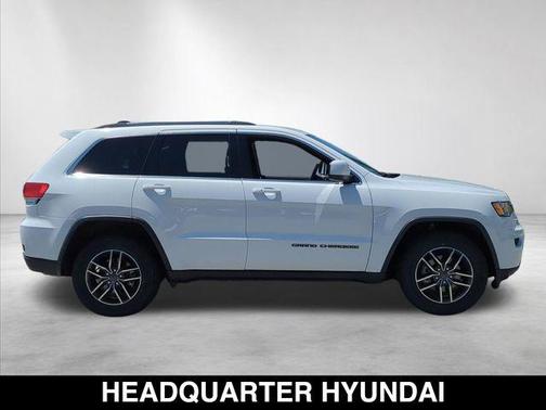 Bright White Clearcoat 2019 Jeep Grand Cherokee Laredo