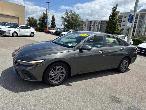 2024 Hyundai ELANTRA SEL