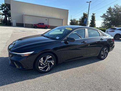 2025 Hyundai ELANTRA SEL