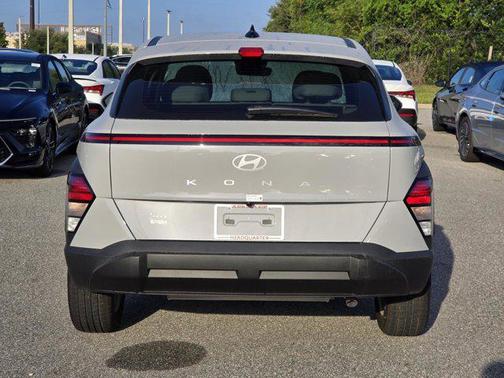 2026 Hyundai KONA SE
