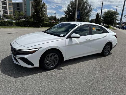 2024 Hyundai ELANTRA SEL