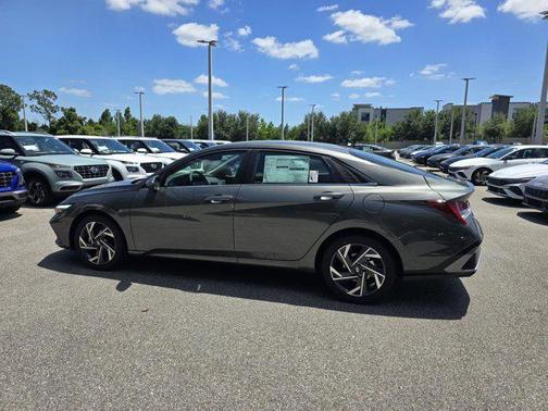 2025 Hyundai ELANTRA Limited