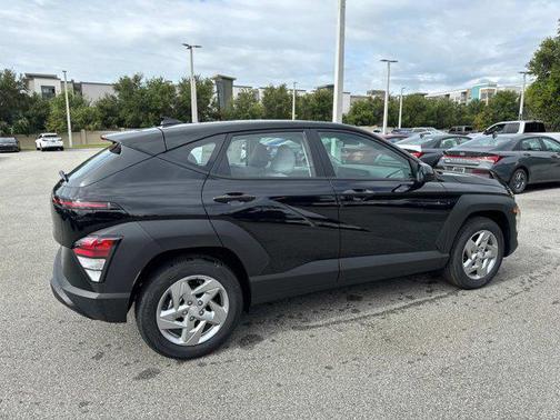 2025 Hyundai KONA SE