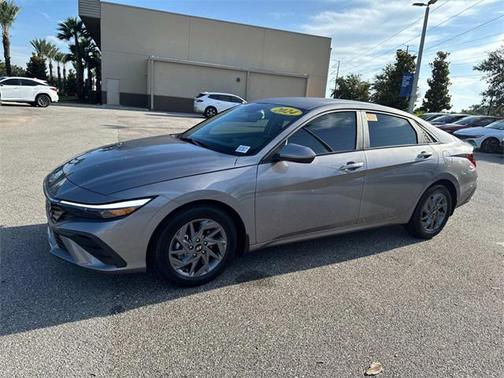 2024 Hyundai ELANTRA SEL
