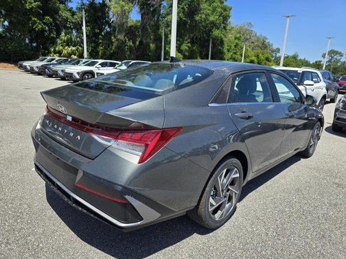 2025 Hyundai ELANTRA SEL