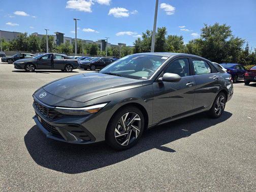 2025 Hyundai ELANTRA SEL