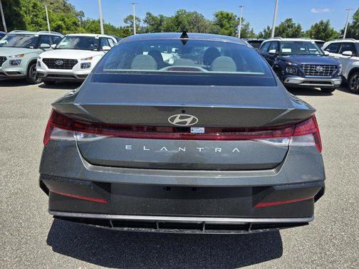2025 Hyundai ELANTRA SEL