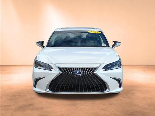 Eminent White Pearl 2022 Lexus ES 300h Ultra Luxury
