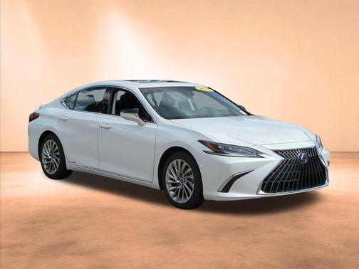 Eminent White Pearl 2022 Lexus ES 300h Ultra Luxury