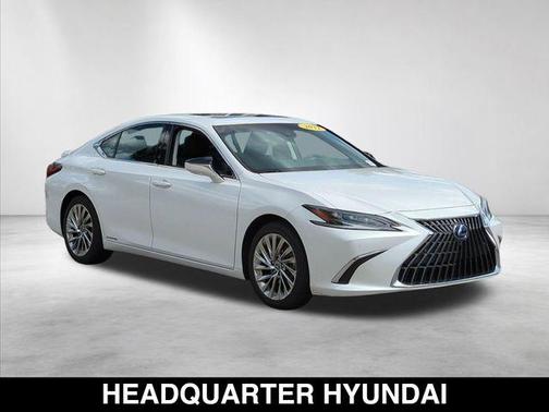 Eminent White Pearl 2022 Lexus ES 300h Ultra Luxury