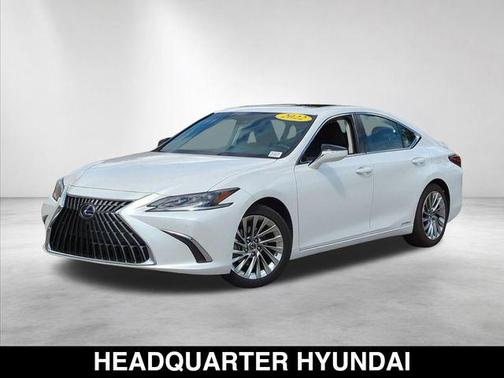 Eminent White Pearl 2022 Lexus ES 300h Ultra Luxury