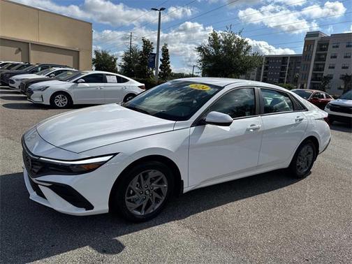 2024 Hyundai ELANTRA SEL